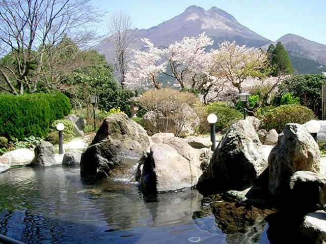 Open-air bath